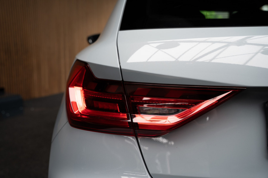 Audi A1 Sportback 40 TFSI S- Line Leder Camera Navi Virtual Climate Sonos PDC LM velgen Stoelverwarming Carplay BTW auto