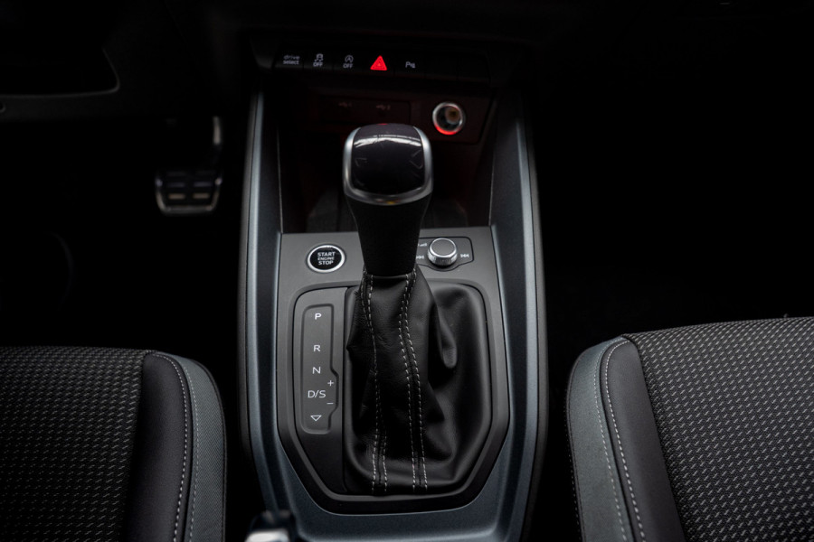 Audi A1 Sportback 40 TFSI S- Line Leder Camera Navi Virtual Climate Sonos PDC LM velgen Stoelverwarming Carplay BTW auto