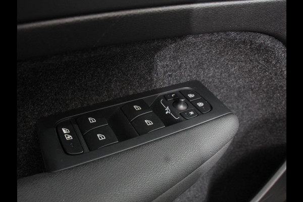Volvo XC40 1.5 T5 Plug-in hybrid Plus Dark Camera Electrisch bedienbare kofferbak Adaptive Cruise Control Keyless Stoelverwarming Led dab Extra getint glas