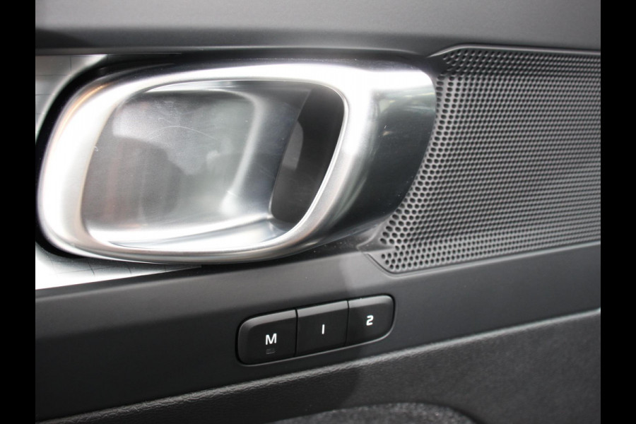 Volvo XC40 1.5 T5 Plug-in hybrid Plus Dark Camera Electrisch bedienbare kofferbak Adaptive Cruise Control Keyless Stoelverwarming Led dab Extra getint glas