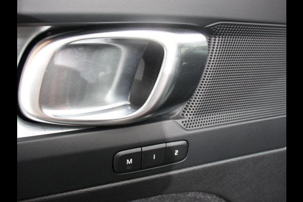 Volvo XC40 1.5 T5 Plug-in hybrid Plus Dark Camera Electrisch bedienbare kofferbak Adaptive Cruise Control Keyless Stoelverwarming Led dab Extra getint glas