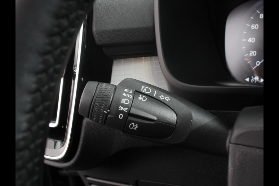 Volvo XC40 1.5 T5 Plug-in hybrid Plus Dark Camera Electrisch bedienbare kofferbak Adaptive Cruise Control Keyless Stoelverwarming Led dab Extra getint glas