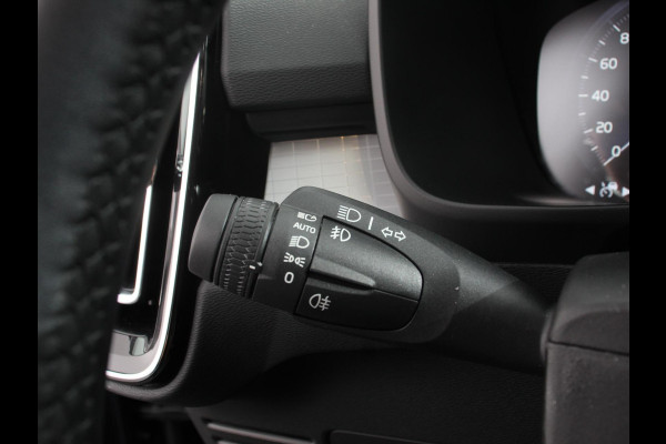 Volvo XC40 1.5 T5 Plug-in hybrid Plus Dark Camera Electrisch bedienbare kofferbak Adaptive Cruise Control Keyless Stoelverwarming Led dab Extra getint glas