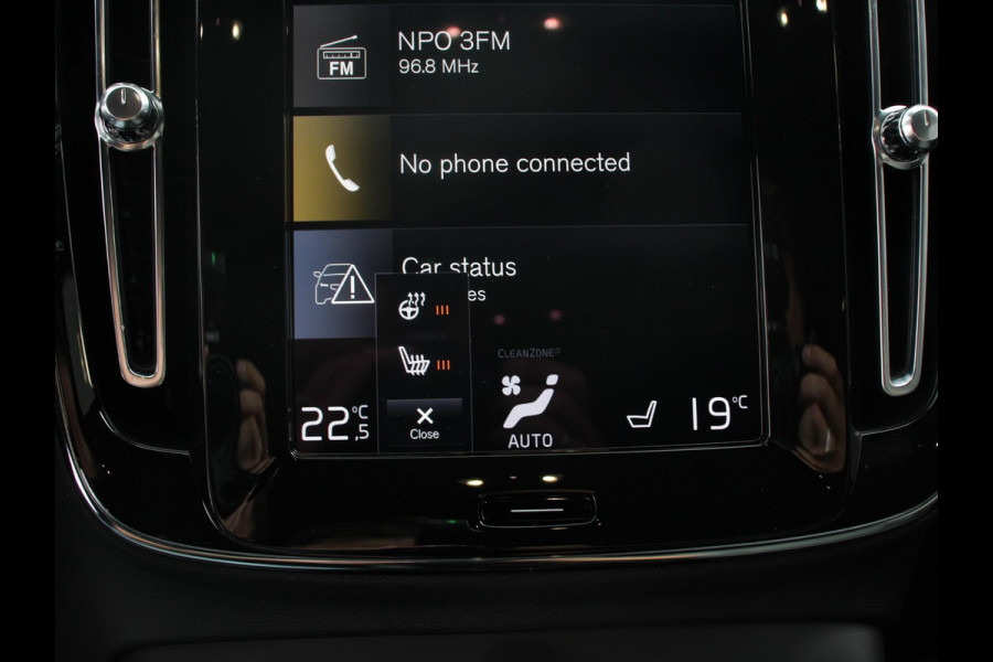 Volvo XC40 1.5 T5 Plug-in hybrid Plus Dark Camera Electrisch bedienbare kofferbak Adaptive Cruise Control Keyless Stoelverwarming Led dab Extra getint glas