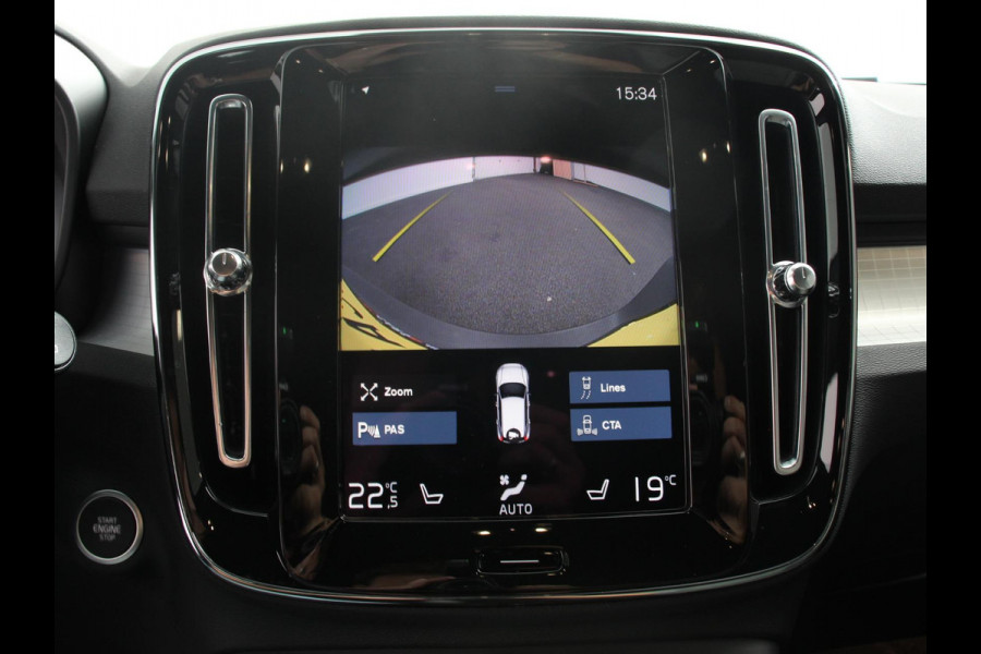 Volvo XC40 1.5 T5 Plug-in hybrid Plus Dark Camera Electrisch bedienbare kofferbak Adaptive Cruise Control Keyless Stoelverwarming Led dab Extra getint glas