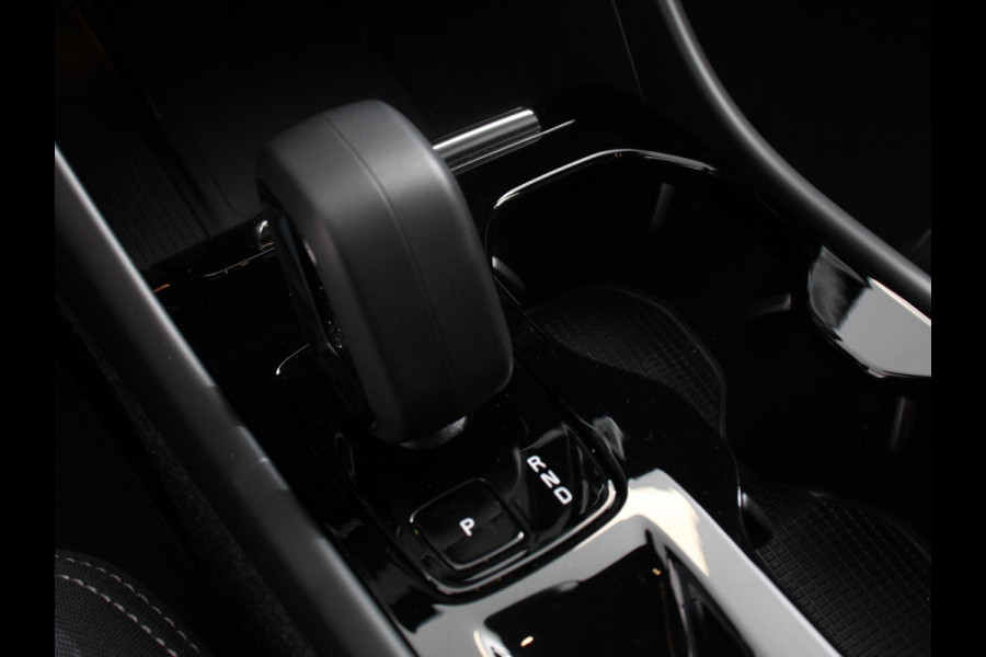 Volvo XC40 1.5 T5 Plug-in hybrid Plus Dark Camera Electrisch bedienbare kofferbak Adaptive Cruise Control Keyless Stoelverwarming Led dab Extra getint glas