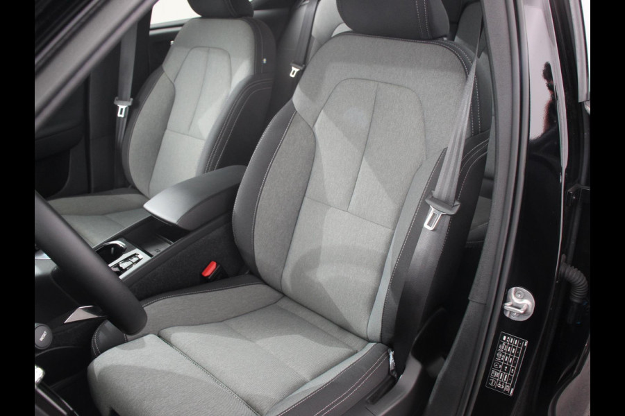 Volvo XC40 1.5 T5 Plug-in hybrid Plus Dark Camera Electrisch bedienbare kofferbak Adaptive Cruise Control Keyless Stoelverwarming Led dab Extra getint glas