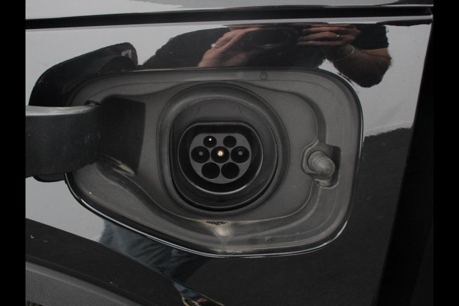 Volvo XC40 1.5 T5 Plug-in hybrid Plus Dark Camera Electrisch bedienbare kofferbak Adaptive Cruise Control Keyless Stoelverwarming Led dab Extra getint glas