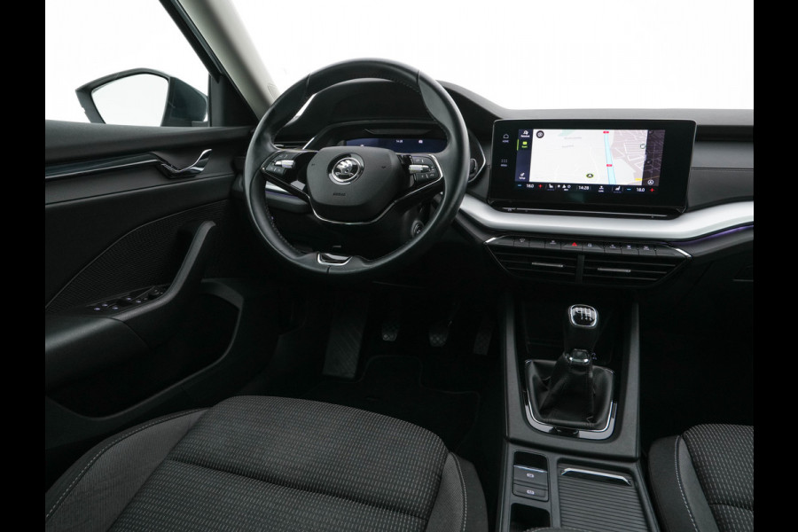 Škoda Octavia Combi 1.0 TSI Business Edition Plus (INCL-BTW) *FULL-LED | NAVI-FULLMAP | HEATED-COMFORTSEATS | DIGI-COCKPIT | CAMERA | KEYLESS | DAB | AMBIENTLIGHT | PRIVACYGLASS | ECC | CARPLAY | PDC | CRUISE | 17''ALU*