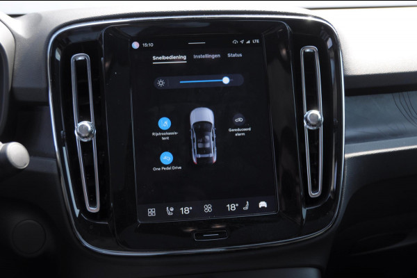 Volvo C40 252PK Automaat Single Ext. Range Plus 82 kWh / Adaptive cruise control  / Pilot assist / BLIS / Stoel en stuur verwarming / Elektrische achterklep / Parkeersensoren met camera / Google infotainment / Panoramadak