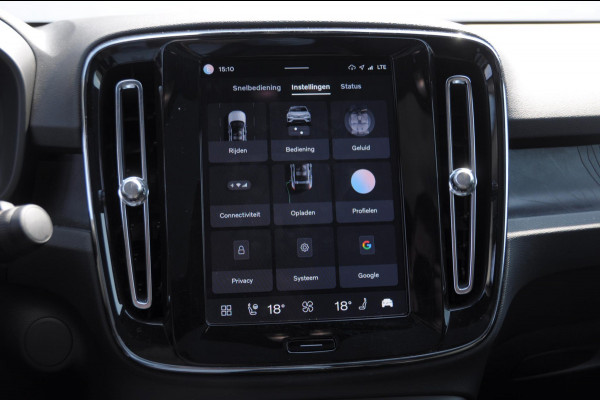 Volvo C40 252PK Automaat Single Ext. Range Plus 82 kWh / Adaptive cruise control  / Pilot assist / BLIS / Stoel en stuur verwarming / Elektrische achterklep / Parkeersensoren met camera / Google infotainment / Panoramadak