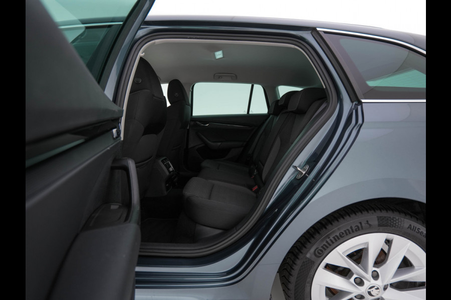 Škoda Octavia Combi 1.0 TSI Business Edition Plus (INCL-BTW) *FULL-LED | NAVI-FULLMAP | HEATED-COMFORTSEATS | DIGI-COCKPIT | CAMERA | KEYLESS | DAB | AMBIENTLIGHT | PRIVACYGLASS | ECC | CARPLAY | PDC | CRUISE | 17''ALU*