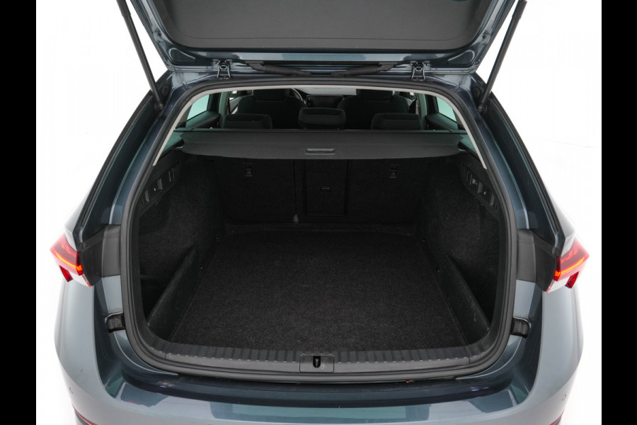 Škoda Octavia Combi 1.0 TSI Business Edition Plus (INCL-BTW) *FULL-LED | NAVI-FULLMAP | HEATED-COMFORTSEATS | DIGI-COCKPIT | CAMERA | KEYLESS | DAB | AMBIENTLIGHT | PRIVACYGLASS | ECC | CARPLAY | PDC | CRUISE | 17''ALU*