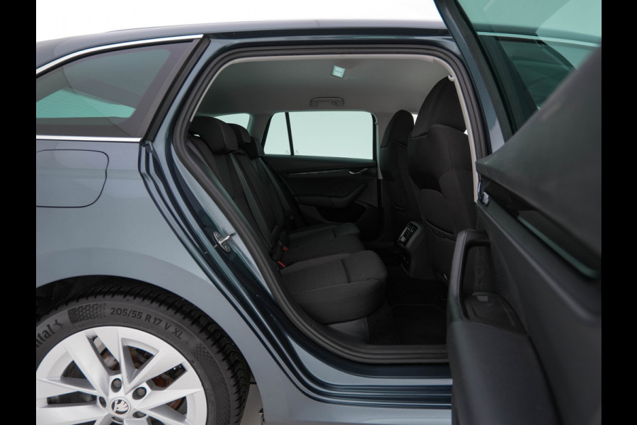 Škoda Octavia Combi 1.0 TSI Business Edition Plus (INCL-BTW) *FULL-LED | NAVI-FULLMAP | HEATED-COMFORTSEATS | DIGI-COCKPIT | CAMERA | KEYLESS | DAB | AMBIENTLIGHT | PRIVACYGLASS | ECC | CARPLAY | PDC | CRUISE | 17''ALU*