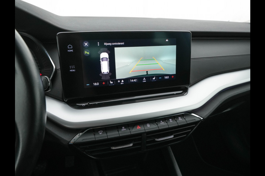 Škoda Octavia Combi 1.0 TSI Business Edition Plus (INCL-BTW) *FULL-LED | NAVI-FULLMAP | HEATED-COMFORTSEATS | DIGI-COCKPIT | CAMERA | KEYLESS | DAB | AMBIENTLIGHT | PRIVACYGLASS | ECC | CARPLAY | PDC | CRUISE | 17''ALU*