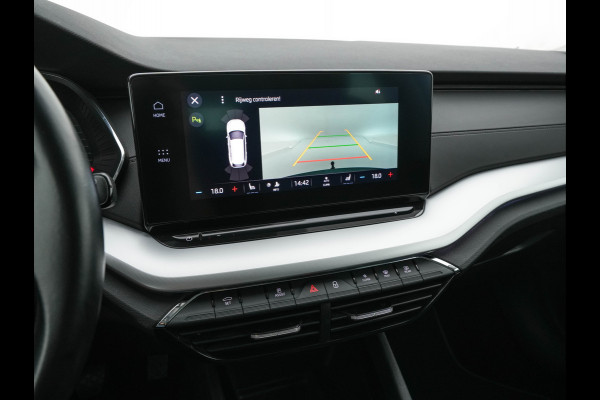 Škoda Octavia Combi 1.0 TSI Business Edition Plus (INCL-BTW) *FULL-LED | NAVI-FULLMAP | HEATED-COMFORTSEATS | DIGI-COCKPIT | CAMERA | KEYLESS | DAB | AMBIENTLIGHT | PRIVACYGLASS | ECC | CARPLAY | PDC | CRUISE | 17''ALU*
