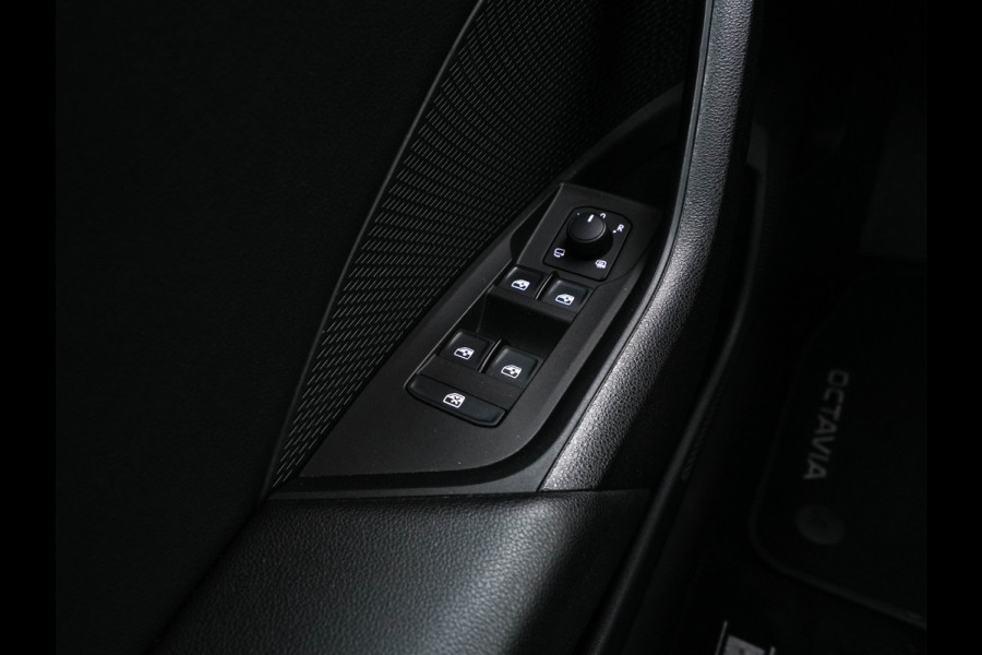 Škoda Octavia Combi 1.0 TSI Business Edition Plus (INCL-BTW) *FULL-LED | NAVI-FULLMAP | HEATED-COMFORTSEATS | DIGI-COCKPIT | CAMERA | KEYLESS | DAB | AMBIENTLIGHT | PRIVACYGLASS | ECC | CARPLAY | PDC | CRUISE | 17''ALU*