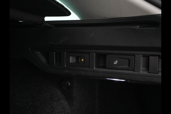 Škoda Octavia Combi 1.0 TSI Business Edition Plus (INCL-BTW) *FULL-LED | NAVI-FULLMAP | HEATED-COMFORTSEATS | DIGI-COCKPIT | CAMERA | KEYLESS | DAB | AMBIENTLIGHT | PRIVACYGLASS | ECC | CARPLAY | PDC | CRUISE | 17''ALU*