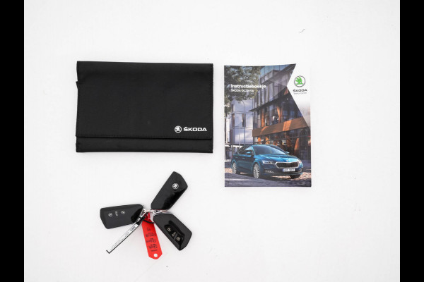 Škoda Octavia Combi 1.0 TSI Business Edition Plus (INCL-BTW) *FULL-LED | NAVI-FULLMAP | HEATED-COMFORTSEATS | DIGI-COCKPIT | CAMERA | KEYLESS | DAB | AMBIENTLIGHT | PRIVACYGLASS | ECC | CARPLAY | PDC | CRUISE | 17''ALU*