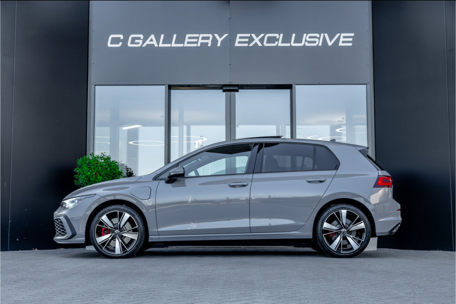 Volkswagen Golf 1.4 eHybrid Style - Panorama | Elek. Trekhaak | Camera | ACC