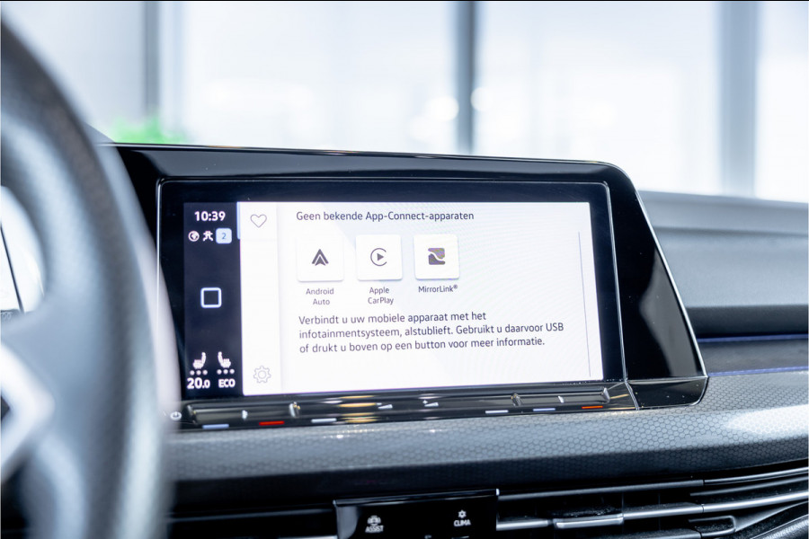 Volkswagen Golf 1.4 eHybrid Style - Panorama | Elek. Trekhaak | Camera | ACC