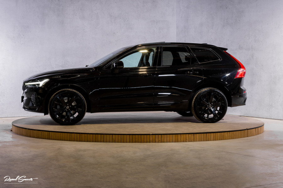 Volvo XC60 2.0 T6 Plug-in hybrid AWD Ultra Black Edition Long Range | Zwenkbare trekhaak | Panorama dak | Stoelverkoeling+Massage | Blis | Memory |