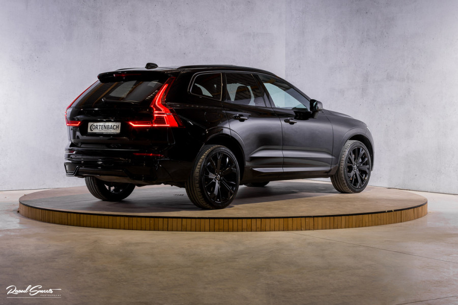 Volvo XC60 2.0 T6 Plug-in hybrid AWD Ultra Black Edition Long Range | Zwenkbare trekhaak | Panorama dak | Stoelverkoeling+Massage | Blis | Memory |