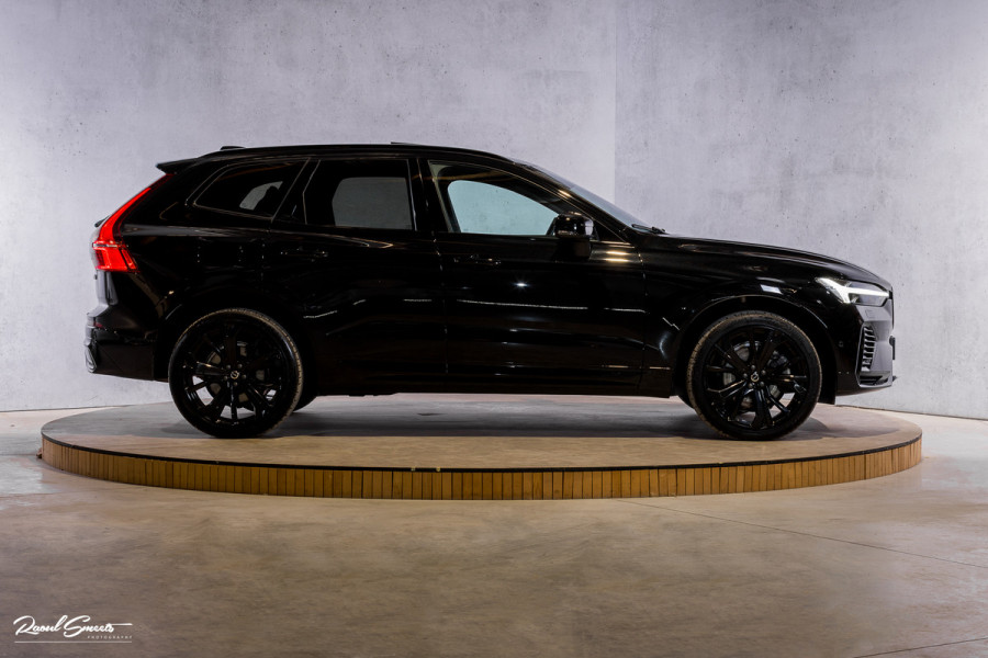 Volvo XC60 2.0 T6 Plug-in hybrid AWD Ultra Black Edition Long Range | Zwenkbare trekhaak | Panorama dak | Stoelverkoeling+Massage | Blis | Memory |