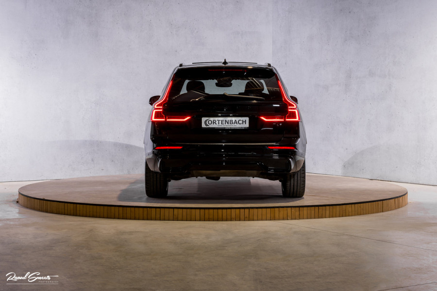 Volvo XC60 2.0 T6 Plug-in hybrid AWD Ultra Black Edition Long Range | Zwenkbare trekhaak | Panorama dak | Stoelverkoeling+Massage | Blis | Memory |