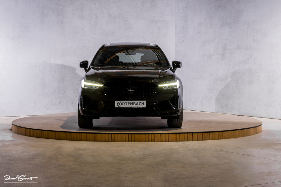 Volvo XC60 2.0 T6 Plug-in hybrid AWD Ultra Black Edition Long Range | Zwenkbare trekhaak | Panorama dak | Stoelverkoeling+Massage | Blis | Memory |