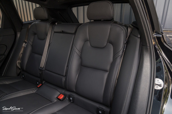 Volvo XC60 2.0 T6 Plug-in hybrid AWD Ultra Black Edition Long Range | Zwenkbare trekhaak | Panorama dak | Stoelverkoeling+Massage | Blis | Memory |