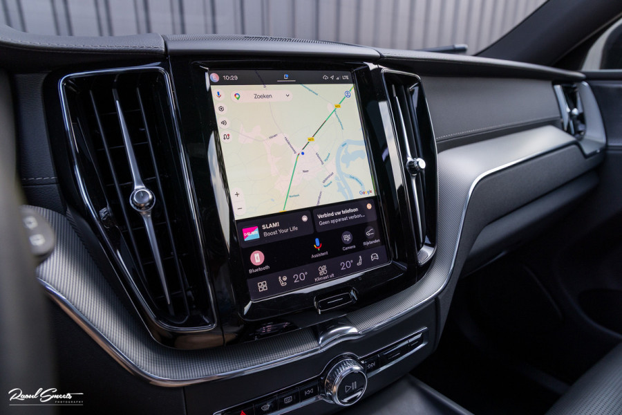 Volvo XC60 2.0 T6 Plug-in hybrid AWD Ultra Black Edition Long Range | Zwenkbare trekhaak | Panorama dak | Stoelverkoeling+Massage | Blis | Memory |
