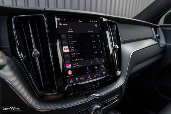 Volvo XC60 2.0 T6 Plug-in hybrid AWD Ultra Black Edition Long Range | Zwenkbare trekhaak | Panorama dak | Stoelverkoeling+Massage | Blis | Memory |