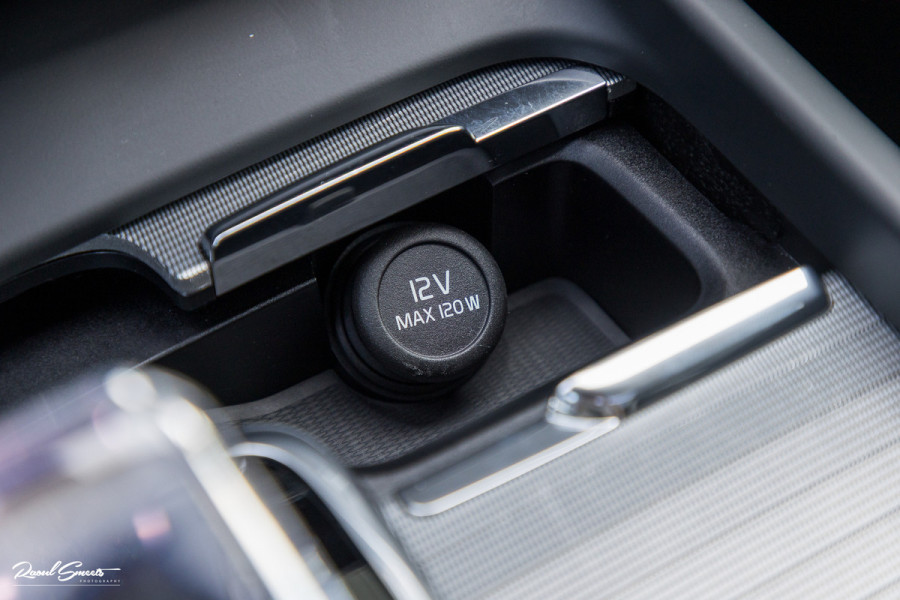 Volvo XC60 2.0 T6 Plug-in hybrid AWD Ultra Black Edition Long Range | Zwenkbare trekhaak | Panorama dak | Stoelverkoeling+Massage | Blis | Memory |