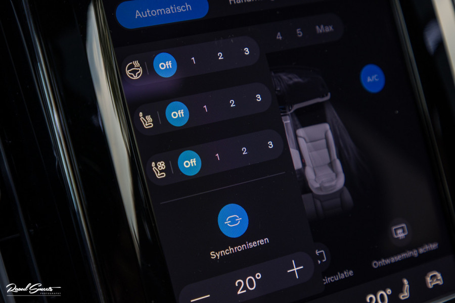 Volvo XC60 2.0 T6 Plug-in hybrid AWD Ultra Black Edition Long Range | Zwenkbare trekhaak | Panorama dak | Stoelverkoeling+Massage | Blis | Memory |