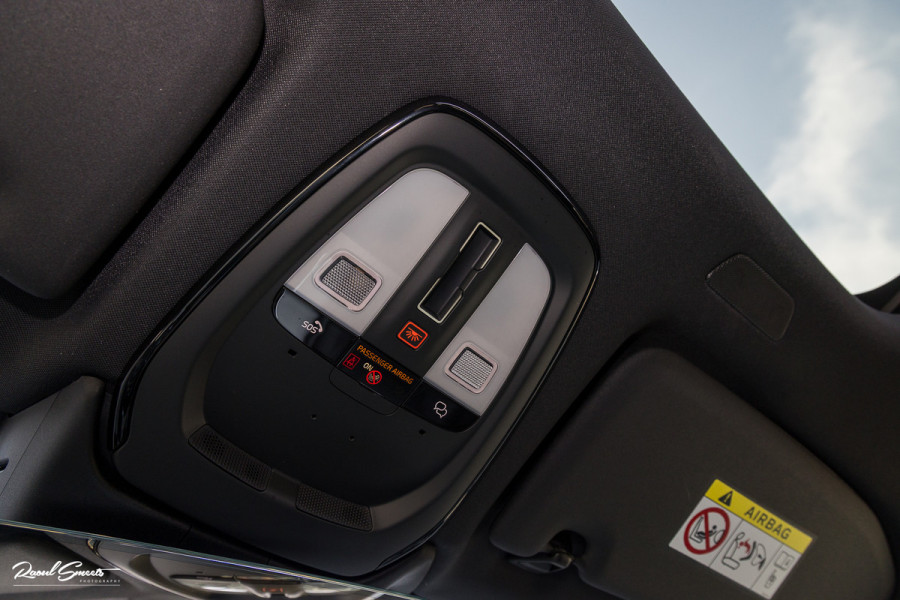 Volvo XC60 2.0 T6 Plug-in hybrid AWD Ultra Black Edition Long Range | Zwenkbare trekhaak | Panorama dak | Stoelverkoeling+Massage | Blis | Memory |