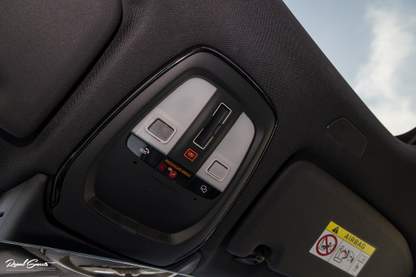 Volvo XC60 2.0 T6 Plug-in hybrid AWD Ultra Black Edition Long Range | Zwenkbare trekhaak | Panorama dak | Stoelverkoeling+Massage | Blis | Memory |