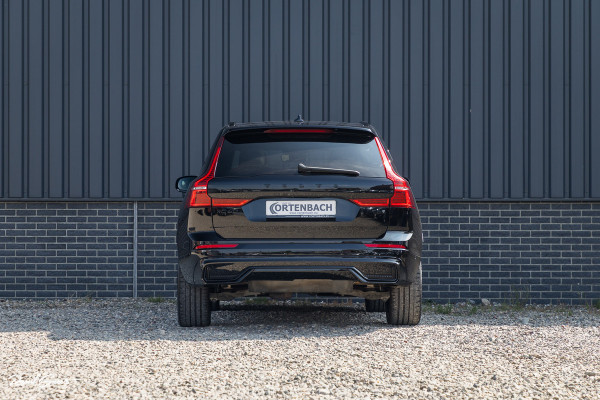 Volvo XC60 2.0 T6 Plug-in hybrid AWD Ultra Black Edition Long Range | Zwenkbare trekhaak | Panorama dak | Stoelverkoeling+Massage | Blis | Memory |