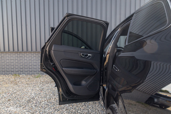 Volvo XC60 2.0 T6 Plug-in hybrid AWD Ultra Black Edition Long Range | Zwenkbare trekhaak | Panorama dak | Stoelverkoeling+Massage | Blis | Memory |