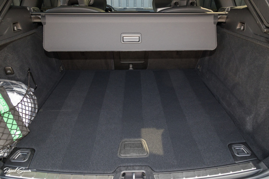 Volvo XC60 2.0 T6 Plug-in hybrid AWD Ultra Black Edition Long Range | Zwenkbare trekhaak | Panorama dak | Stoelverkoeling+Massage | Blis | Memory |