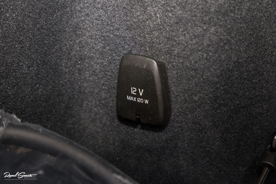 Volvo XC60 2.0 T6 Plug-in hybrid AWD Ultra Black Edition Long Range | Zwenkbare trekhaak | Panorama dak | Stoelverkoeling+Massage | Blis | Memory |