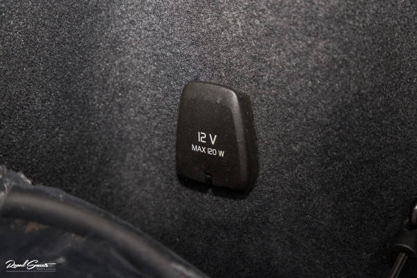 Volvo XC60 2.0 T6 Plug-in hybrid AWD Ultra Black Edition Long Range | Zwenkbare trekhaak | Panorama dak | Stoelverkoeling+Massage | Blis | Memory |