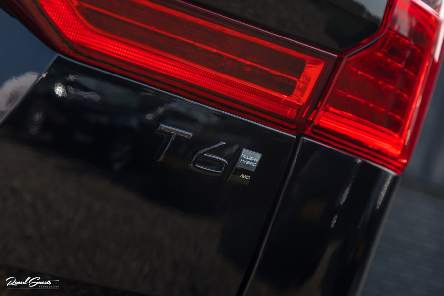 Volvo XC60 2.0 T6 Plug-in hybrid AWD Ultra Black Edition Long Range | Zwenkbare trekhaak | Panorama dak | Stoelverkoeling+Massage | Blis | Memory |
