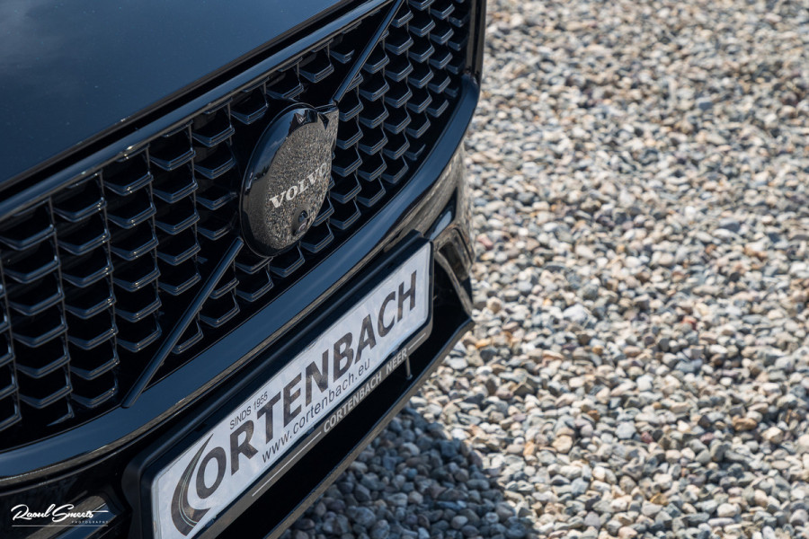 Volvo XC60 2.0 T6 Plug-in hybrid AWD Ultra Black Edition Long Range | Zwenkbare trekhaak | Panorama dak | Stoelverkoeling+Massage | Blis | Memory |