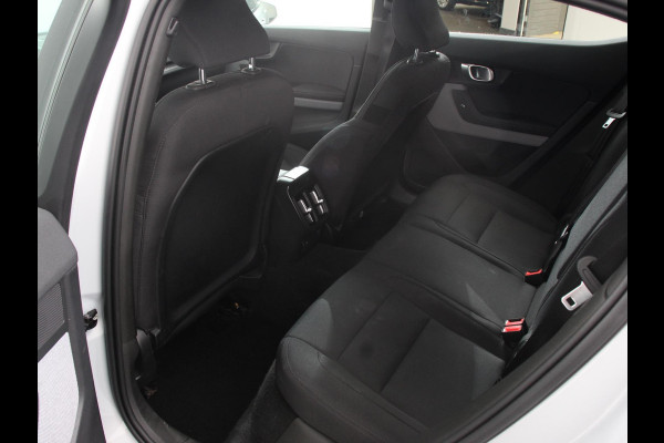 Polestar 2 Standard Range Single Motor 63kWh SOH 94 % Climate control Cruise control Parkeersensoren Camera Voorstoelen verwarmd Apple Carplay/ Android Auto