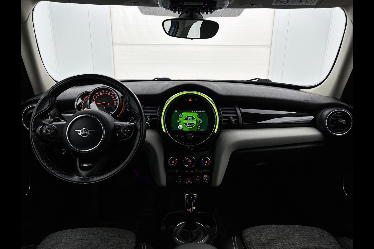 MINI 5-deurs 2.0 Cooper S Chili LAGE KM!! | 192PK | Carplay | JCW Stuur | AchterCam | Goed onderH | Etc