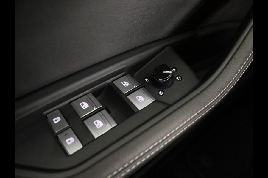 Audi e-tron Sportback 55 quattro Business edition Plus 95 kWh 408pk | Panoramadak | Lederen bekleding | Elektrisch verstelbare voorstoelen | Parkeercamera |
