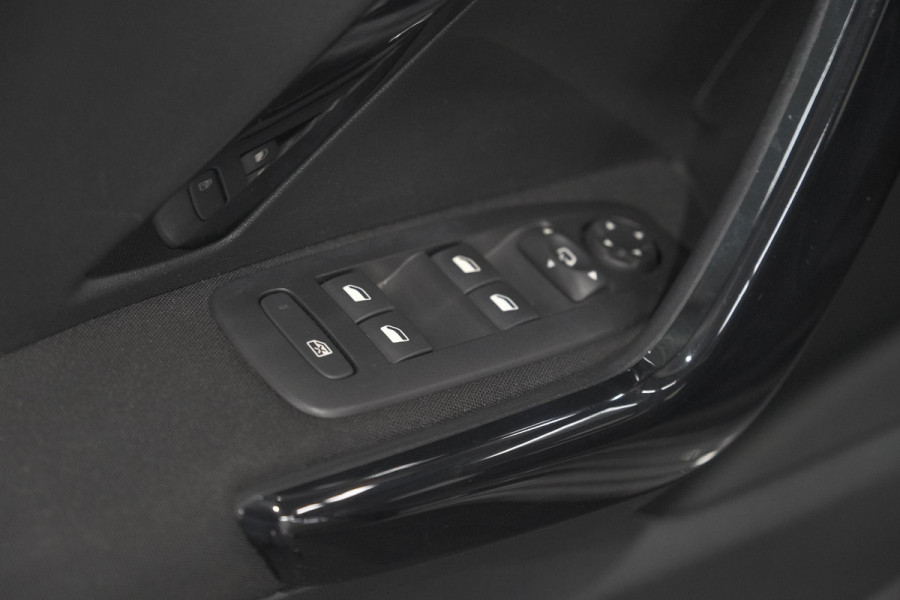Peugeot 208 PureTech 82 Blue Lease Allure | Parkeersensoren | Climate Control | Apple Carplay | 16 Inch Lichtmetalen Velgen
