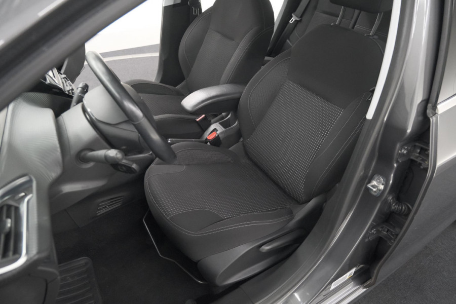 Peugeot 208 PureTech 82 Blue Lease Allure | Parkeersensoren | Climate Control | Apple Carplay | 16 Inch Lichtmetalen Velgen