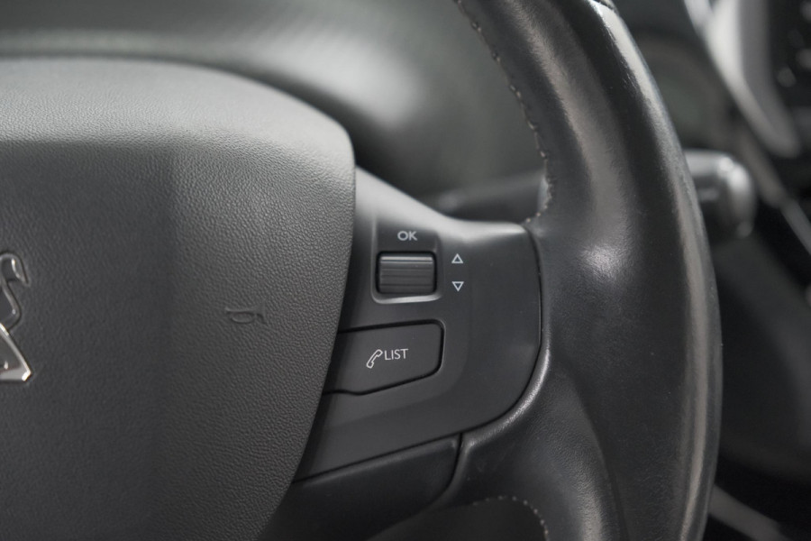 Peugeot 208 PureTech 82 Blue Lease Allure | Parkeersensoren | Climate Control | Apple Carplay | 16 Inch Lichtmetalen Velgen